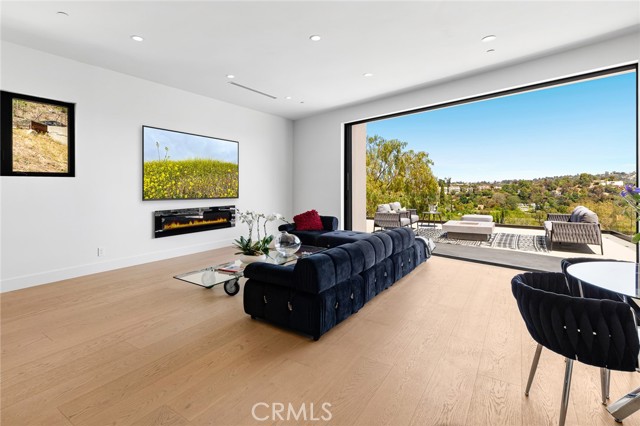 Detail Gallery Image 9 of 58 For 5134 Medina Rd, Woodland Hills,  CA 91364 - 5 Beds | 5/1 Baths