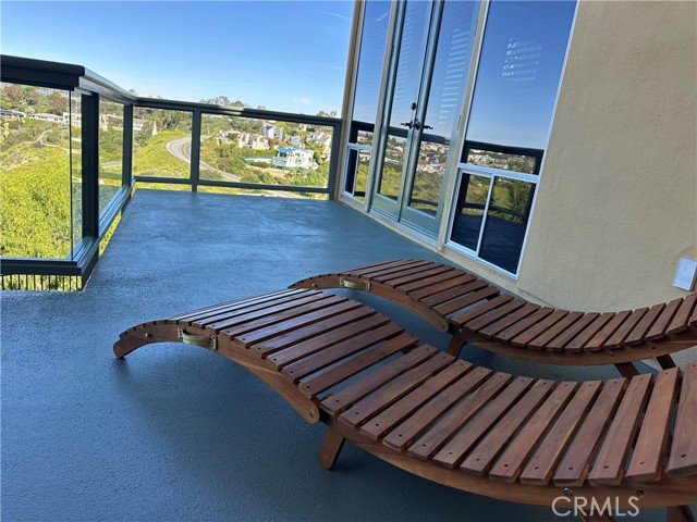 Detail Gallery Image 8 of 32 For 2210 Temple Hills Drive, Laguna Beach,  CA 92651 - 4 Beds | 3 Baths