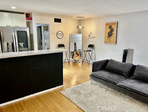Detail Gallery Image 2 of 11 For 957 S Gramercy Dr #102,  Los Angeles,  CA 90019 - 2 Beds | 2 Baths