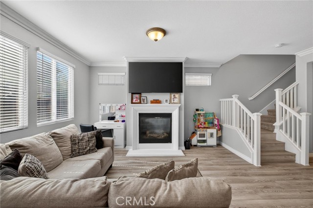 Detail Gallery Image 7 of 52 For 3686 W Scribner, Inglewood,  CA 90305 - 4 Beds | 3/1 Baths