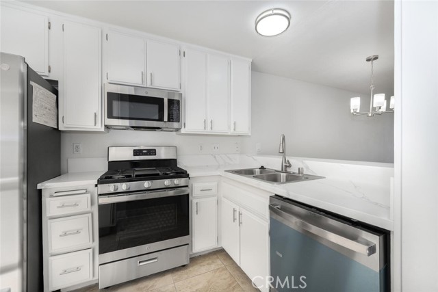 Detail Gallery Image 2 of 52 For 12750 Centralia St #208,  Lakewood,  CA 90715 - 2 Beds | 1/1 Baths