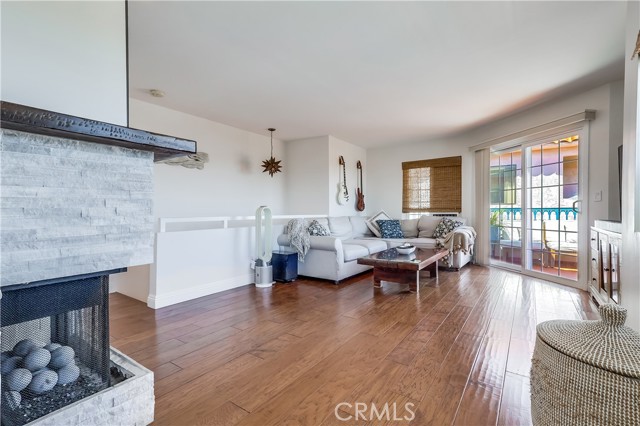 4021 S Pacific Avenue, San Pedro CA: https://media.crmls.org/medias/68f7ee12-fd6a-4225-9b68-c4b7e5432583.jpg