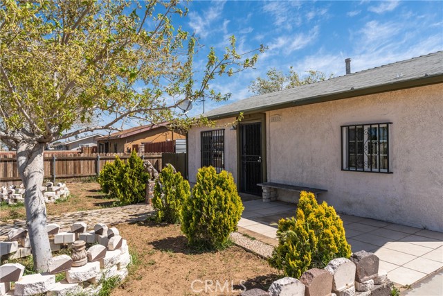 Detail Gallery Image 2 of 6 For 18335 Pearmain St, Adelanto,  CA 92301 - 1 Beds | 1 Baths