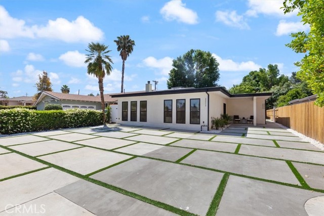 22452 Dolorosa Street, Woodland Hills CA: https://media.crmls.org/medias/68f86a27-8d22-4f8b-9f4e-c6d2777c029a.jpg