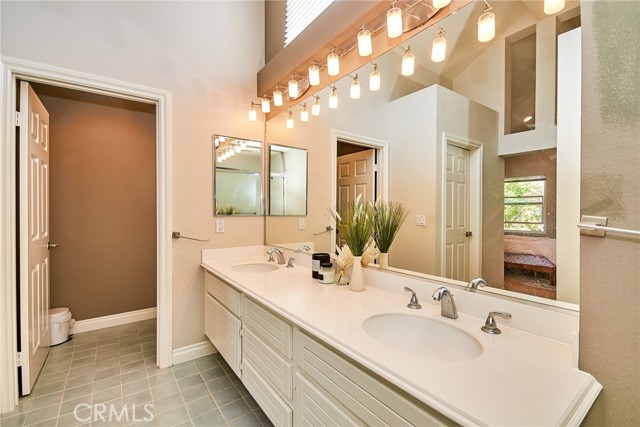 19 Las Cruces, Irvine CA: https://media.crmls.org/medias/68f8da34-7334-4127-a224-ada0aa3ef7fb.jpg