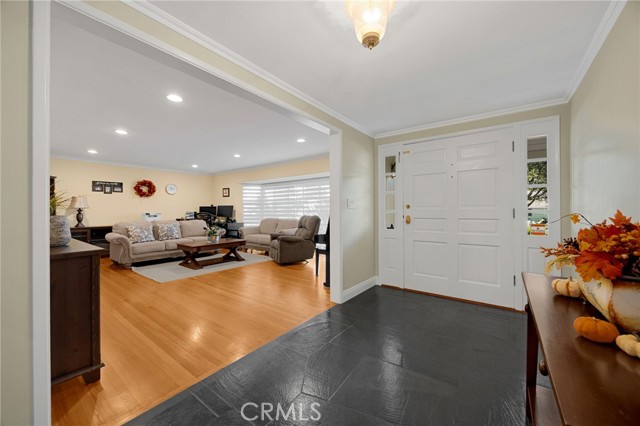 Detail Gallery Image 4 of 45 For 1627 Oak Tree Lane, Glendora,  CA 91741 - 3 Beds | 2/1 Baths