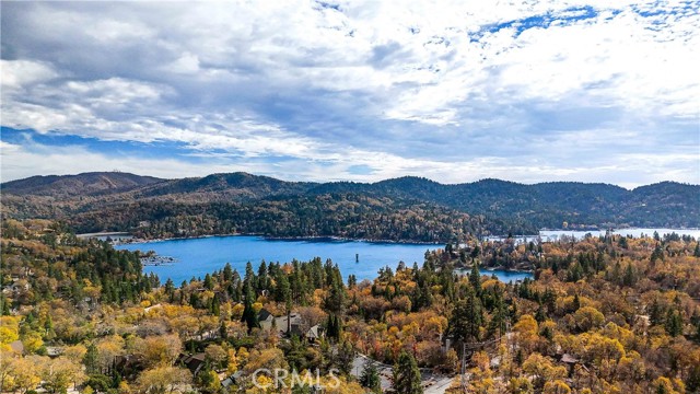 Detail Gallery Image 9 of 52 For 1253 Golden Rule, Lake Arrowhead,  CA 92352 - 4 Beds | 2/1 Baths