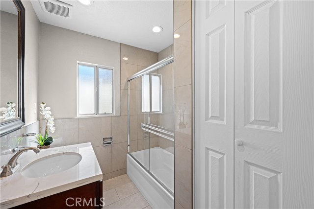 Detail Gallery Image 15 of 22 For 3333 N Los Coyotes Diagonal, Long Beach,  CA 90808 - 3 Beds | 3 Baths