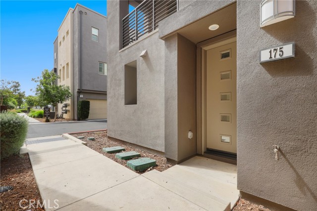 175 Cadence, Irvine CA: https://media.crmls.org/medias/68fa1f8a-6885-4817-916a-d75a676f72f5.jpg