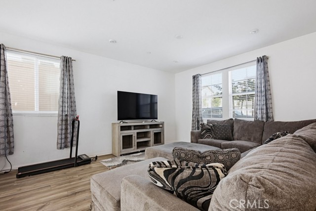 Detail Gallery Image 8 of 41 For 950 Helena Ridge, Lake Elsinore,  CA 92530 - 3 Beds | 2 Baths