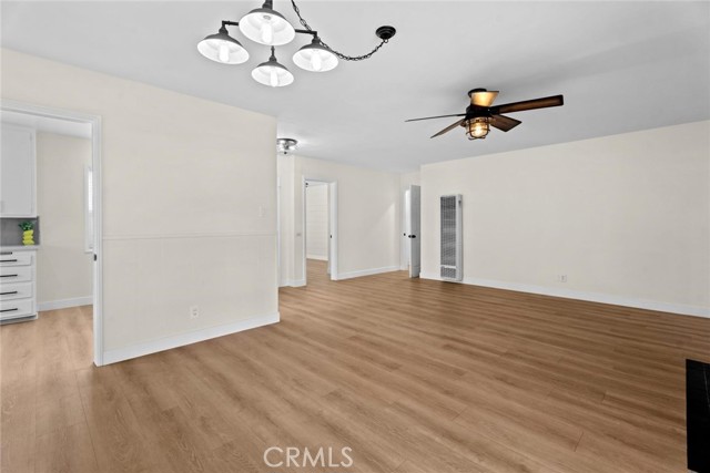 16423 Woodruff Avenue, Bellflower CA: https://media.crmls.org/medias/68faa3c8-de20-43ac-a095-005993f3a446.jpg