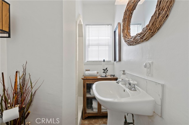 Detail Gallery Image 31 of 43 For 9804 Haas Ave, Los Angeles,  CA 90047 - 3 Beds | 2 Baths