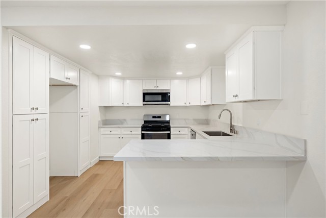 Detail Gallery Image 7 of 33 For 8362 Sunset Trail Pl #B,  Rancho Cucamonga,  CA 91730 - 3 Beds | 2/1 Baths