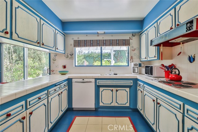 17313 Citronia Street, Northridge CA: https://media.crmls.org/medias/68fb5da0-246f-4b5b-a8bb-74861f7ff839.jpg