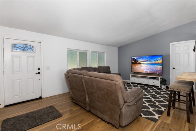 Detail Gallery Image 5 of 30 For 38448 95th St, Palmdale,  CA 93591 - 3 Beds | 2 Baths