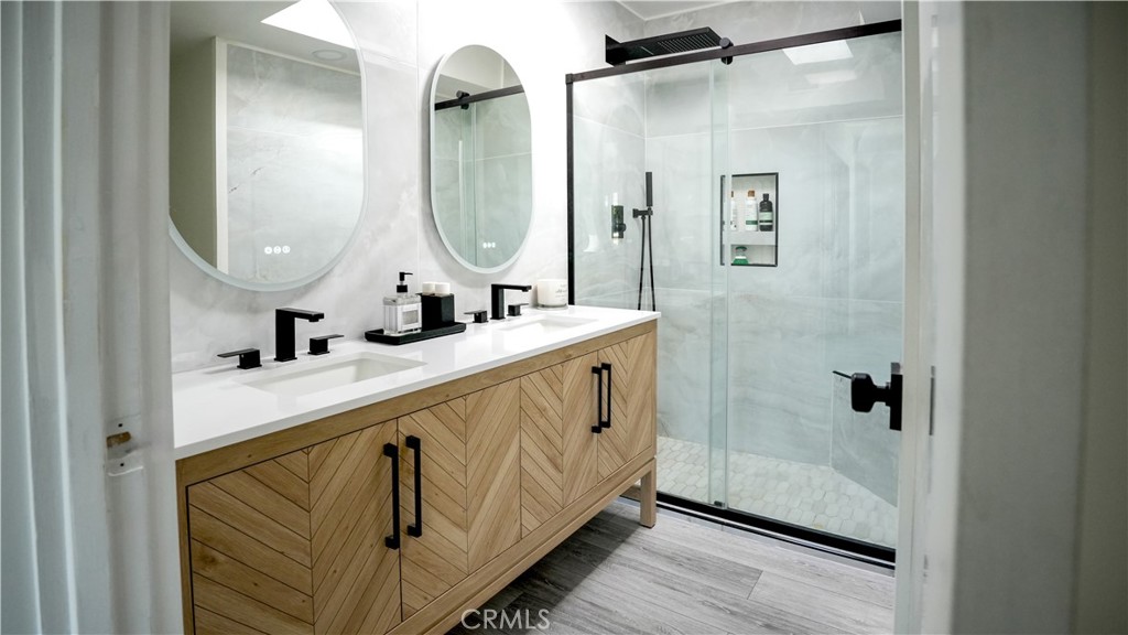 MLS #OC25261102 image #11