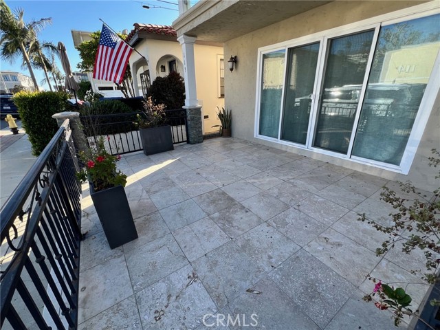 113 7th Street, Seal Beach CA: https://media.crmls.org/medias/68fbcd78-83c4-4a4b-afcb-b57ec9d98c30.jpg