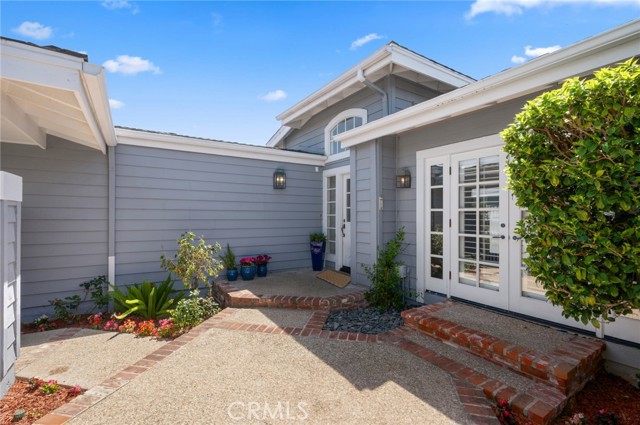 3611 Daffodil Avenue, Corona del Mar CA: https://media.crmls.org/medias/68fbe618-29fc-4f15-b156-124739ee0de2.jpg