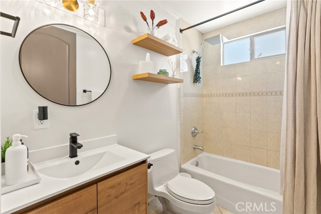 11145 Sunshine Terrace, Studio City CA: https://media.crmls.org/medias/68fd3177-83e2-4b62-9bd9-535d11e2695d.jpg