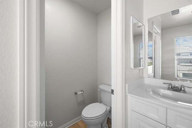 5585 Bella Way, Fontana CA: https://media.crmls.org/medias/68fd3e9a-7f9c-444c-85f0-668a4adefee9.jpg