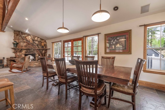 42385 Fox Farm Road, Big Bear Lake CA: https://media.crmls.org/medias/68fd4c43-6187-4c54-8b69-23d578a0b96f.jpg