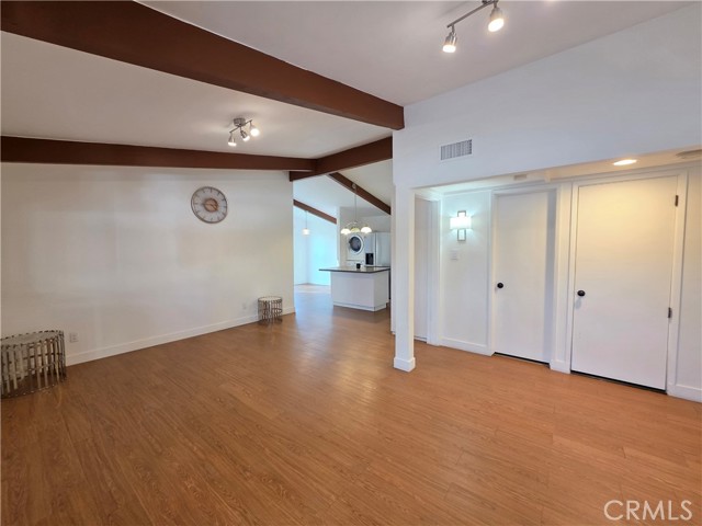 Detail Gallery Image 3 of 28 For 6423 Wilbur, Reseda,  CA 91335 - 3 Beds | 2 Baths