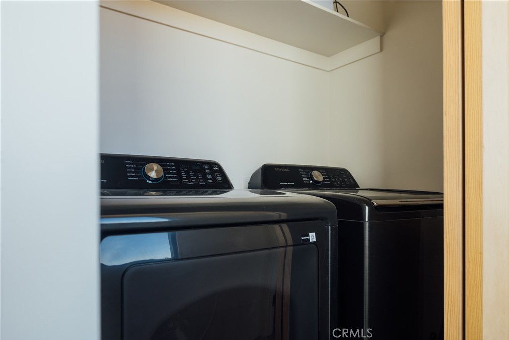 https://media.crmls.org/medias/68fda16f-b46a-4bdd-bd03-158a8331e369.jpg?preset=X-Large