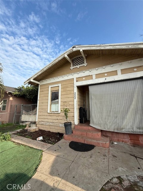 Detail Gallery Image 2 of 19 For 222 E St, Fresno,  CA 93706 - 3 Beds | 1 Baths