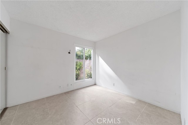 75 Willow Tree Lane, Irvine CA: https://media.crmls.org/medias/68fdf1a9-f0c5-4043-bb2e-ac7b626d6aa7.jpg