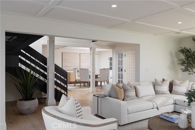 303 E Avenida Cordoba, San Clemente CA: https://media.crmls.org/medias/68fdf3dd-d646-4b4c-8aaf-4de8c2105dfe.jpg