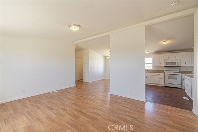 26321 Olanche, Mojave CA: https://media.crmls.org/medias/68fe1cab-dd89-4e2e-aae4-632b07f5ff17.jpg