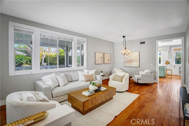 Detail Gallery Image 2 of 66 For 5058 Juliana, Simi Valley,  CA 93063 - 4 Beds | 2/1 Baths