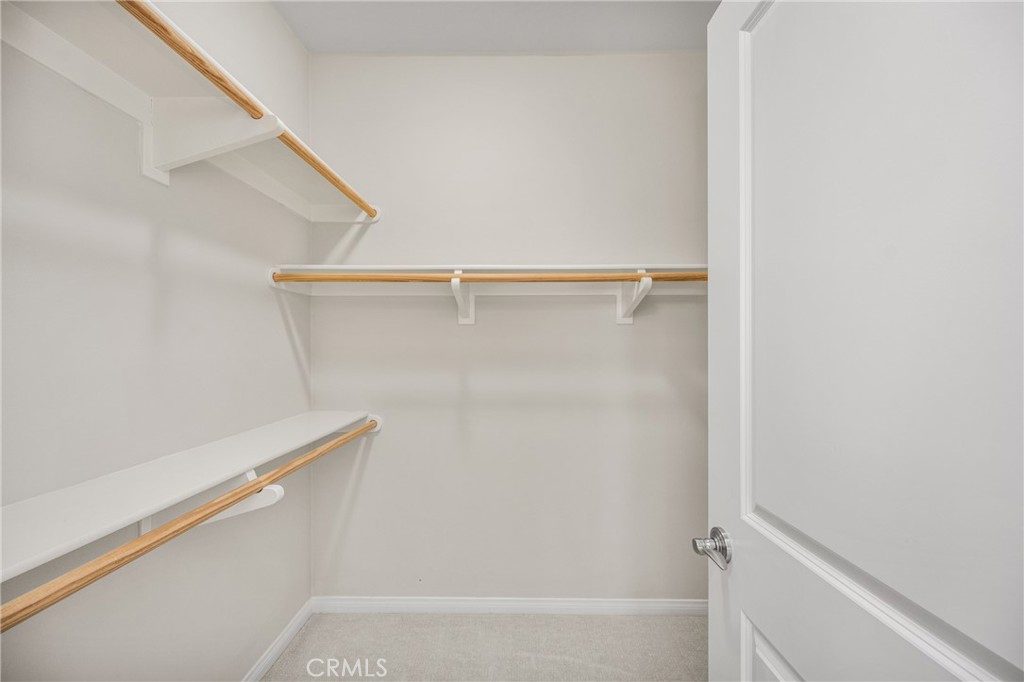 https://media.crmls.org/medias/68fe9d27-49f0-414e-827b-a24378b47743.jpg?preset=X-Large