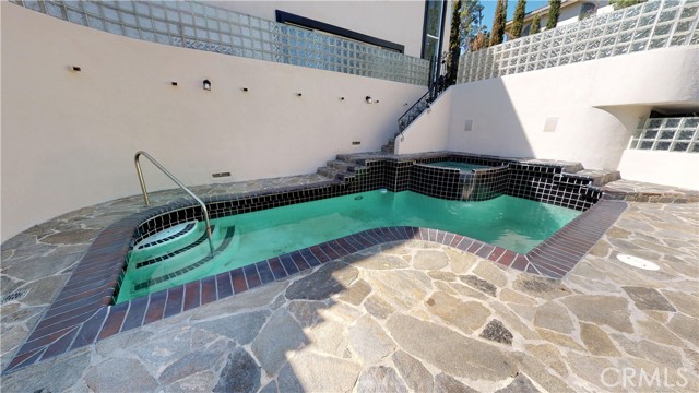 22500 N Summit Ridge Circle, Chatsworth CA: https://media.crmls.org/medias/68feca27-d1f0-4f9c-954a-89b80f1eaf59.jpg