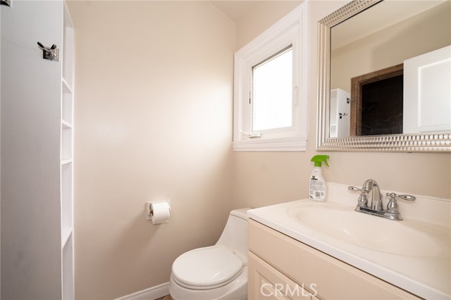 Detail Gallery Image 15 of 19 For 1212 Louise St, Santa Ana,  CA 92703 - 4 Beds | 3 Baths