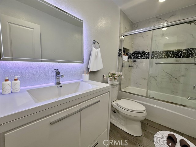 18307 Burbank Boulevard, Tarzana CA: https://media.crmls.org/medias/68ffd441-7134-4264-a93e-efb78dd42992.jpg