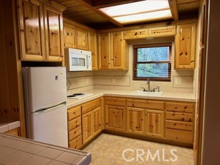 https://media.crmls.org/medias/68ffe99d-834b-456a-8451-55a1dc0e50d0.jpg?preset=X-Large