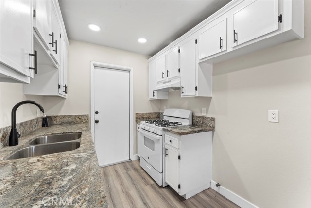 Detail Gallery Image 3 of 20 For 2020 La Mesa Ct, Hemet,  CA 92545 - 2 Beds | 2 Baths