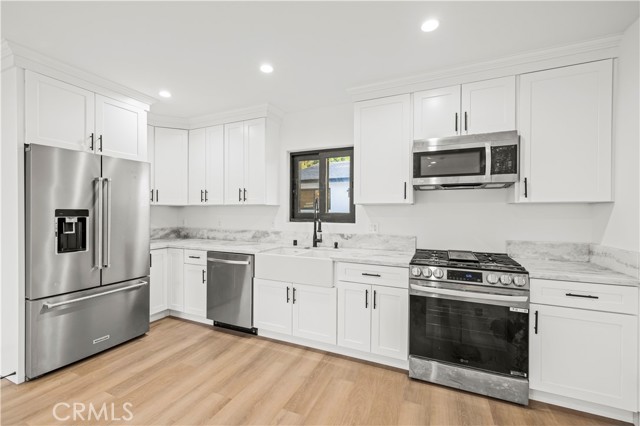 Detail Gallery Image 13 of 33 For 16245 Chatsworth St, Granada Hills,  CA 91344 - 3 Beds | 2/1 Baths