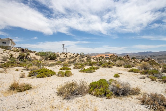 57333 Buena Suerte Road, Yucca Valley CA: https://media.crmls.org/medias/6901ab86-4ab0-4a3f-9d0a-7153ed5ff39a.jpg