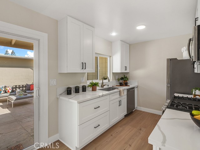Detail Gallery Image 6 of 29 For 113 E Channel Islands Bld, Port Hueneme,  CA 93041 - 3 Beds | 2 Baths