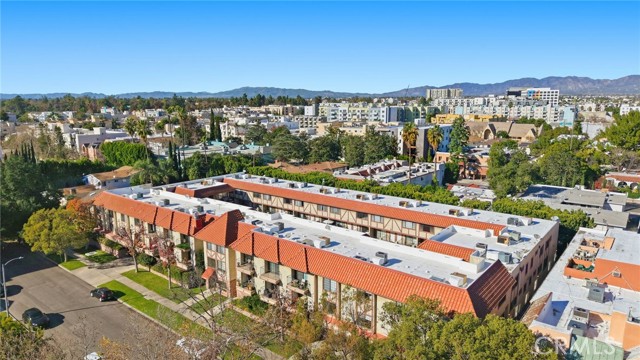 Detail Gallery Image 4 of 58 For 11127 La Maida #9,  North Hollywood,  CA 91601 - 3 Beds | 2/1 Baths