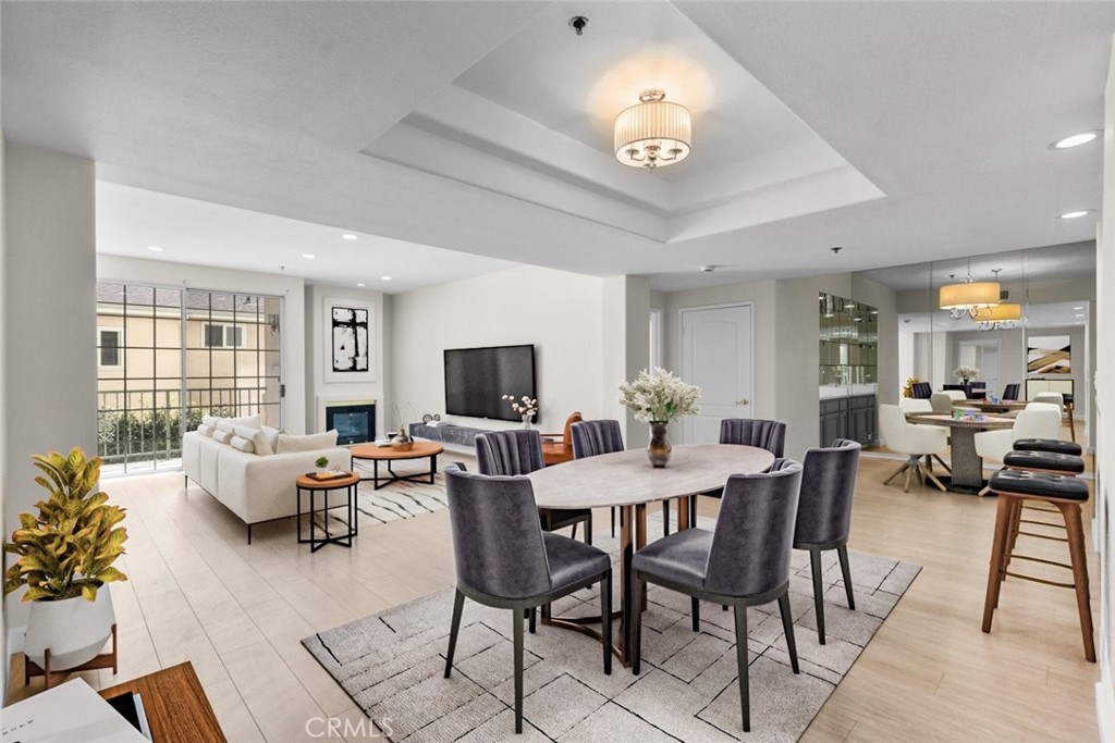 4348 Mammoth Avenue #102