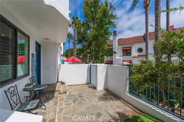 Detail Gallery Image 4 of 43 For 19561 Pompano Ln #104,  Huntington Beach,  CA 92648 - 4 Beds | 2/1 Baths