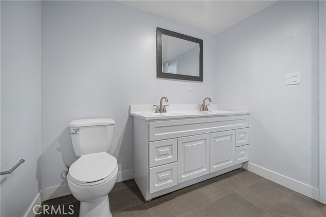 3301 Obama Boulevard, Los Angeles CA: https://media.crmls.org/medias/6904a517-e46d-4d65-8e04-04cd56782841.jpg