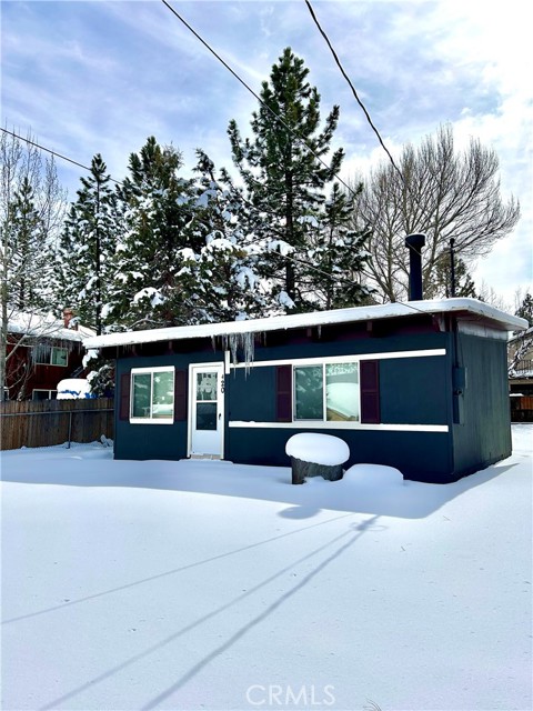 Detail Gallery Image 1 of 10 For 420 Maltby Bld, Big Bear City,  CA 92314 - 1 Beds | 1 Baths