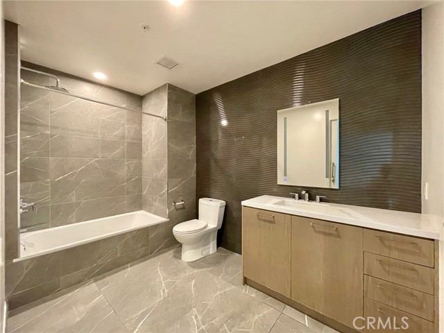 400 S Broadway, Los Angeles CA: https://media.crmls.org/medias/6905a064-c4dd-421c-a525-ba3517d04897.jpg
