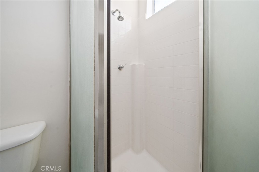 https://media.crmls.org/medias/6905ca80-581f-47b9-b119-5950dab87f55.jpg?preset=X-Large