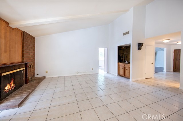 Detail Gallery Image 11 of 22 For 22044 Mayall St, Chatsworth,  CA 91311 - 4 Beds | 2/1 Baths