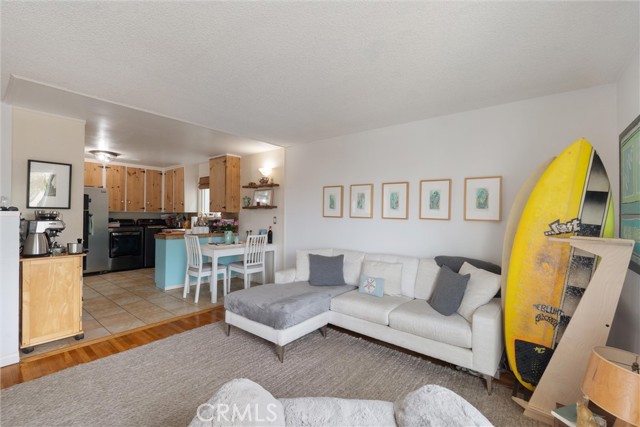 729 Longfellow Avenue, Hermosa Beach CA: https://media.crmls.org/medias/6906132a-0965-4464-8ca9-a40ea865f299.jpg